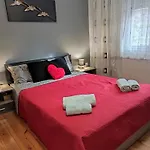 Cozy Center Apartment *